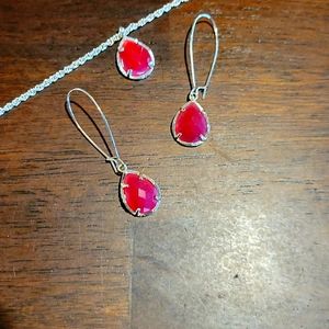 Kendra Scott maroon stone earrings and necklace